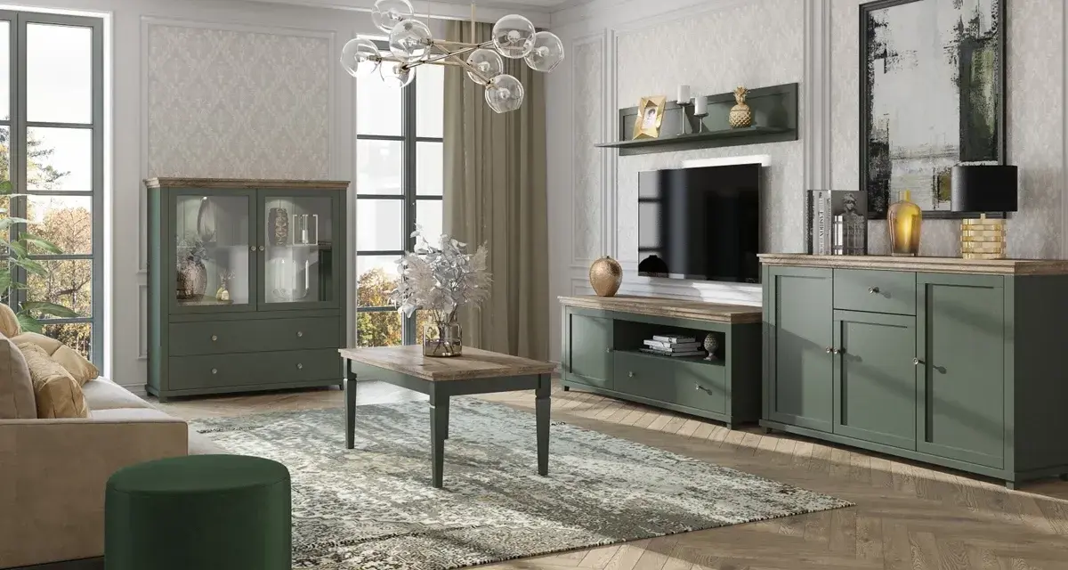Elegancki salon z meblami w kolorze khaki. Jaki kolor pasuje do khaki? Zobacz, jak pięknie komponuje się z beżami i złotem.