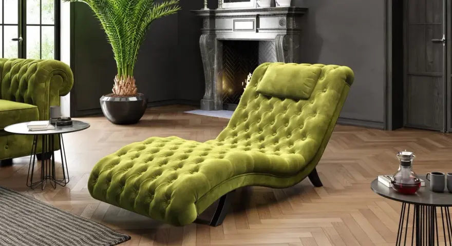 Szezlong co to? Luksusowy, zielony szezlong z pikowanymi guzikami, idealny do relaksu w eleganckim salonie.