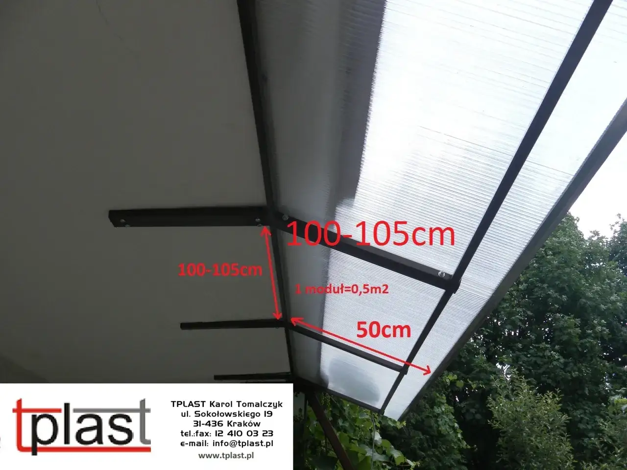 Jak zrobić daszek na balkon? Konstrukcja z poliwęglanu z wymiarami 100-105 cm i 50 cm.